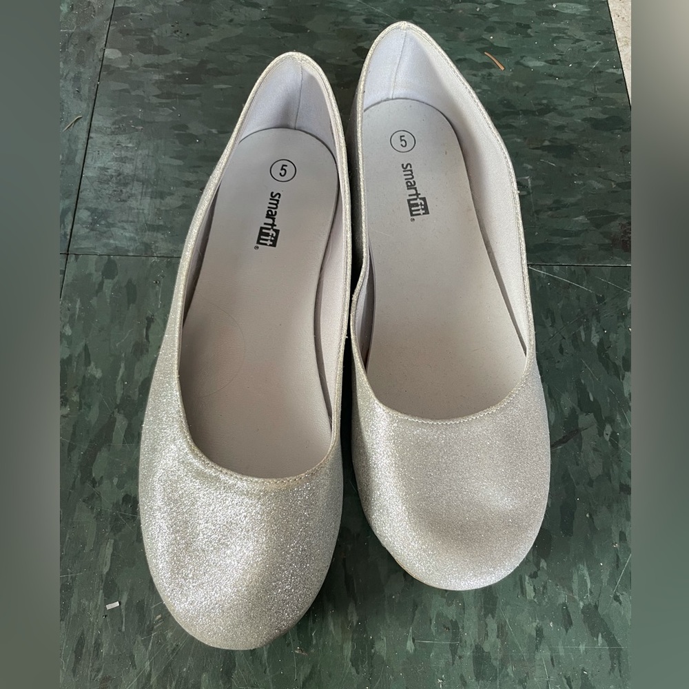 Silver Gently Worn Women’s Sparkly Ballet Flat Shoes Size 5